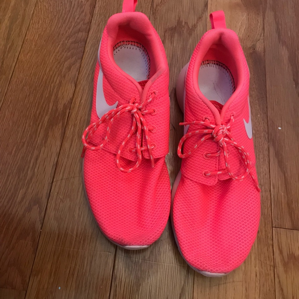 Nike roushe sneakers